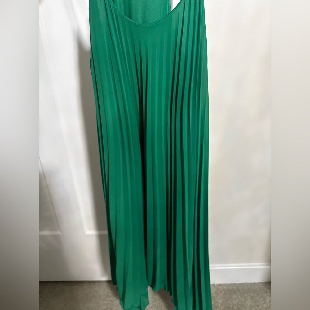 H&M pleated dress with spaghetti straps. Size 6. Runs big - Picture 6 of 7